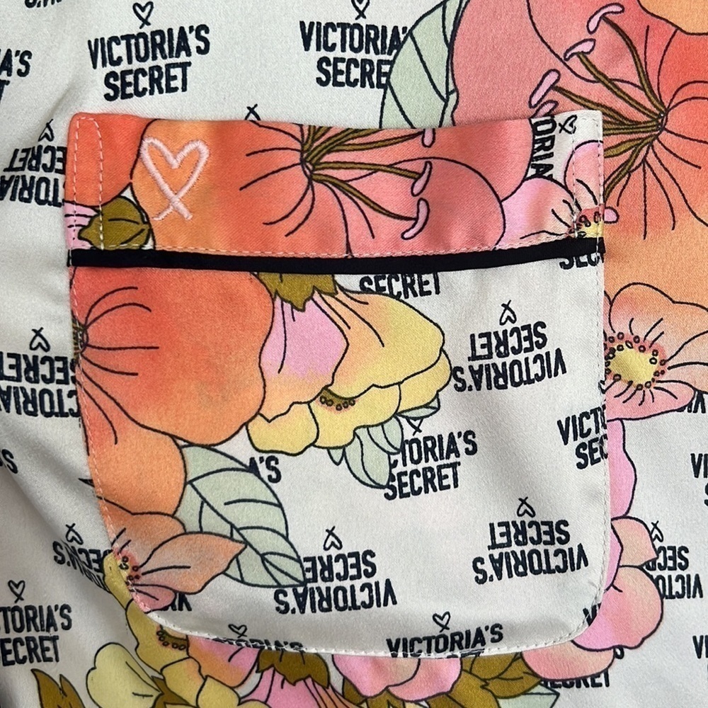 Victoria’s Secret Floral Logo Button Down Pajama Top XS - Picture 4 of 9